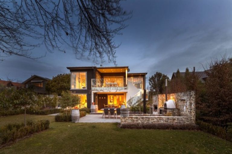 Photo of property in 28 Kennedy Crescent, Wanaka, 9305