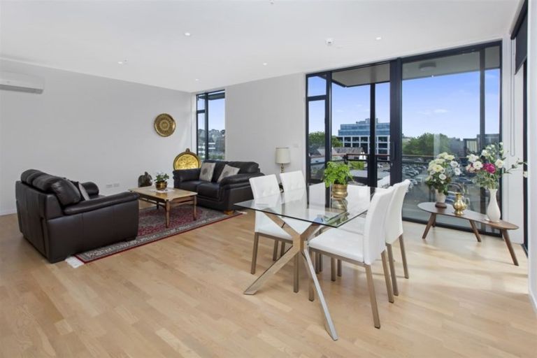 Photo of property in 1/50 Kilmore Street, Christchurch Central, Christchurch, 8013