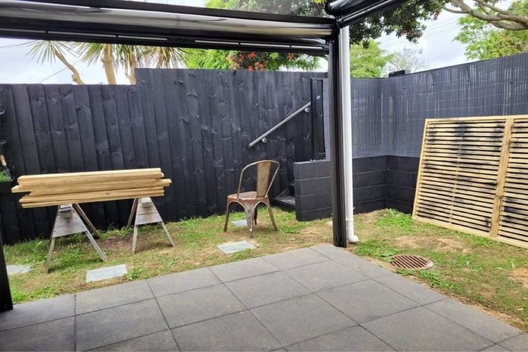 Photo of property in 1/60 Hepburn Road, Glendene, Auckland, 0602