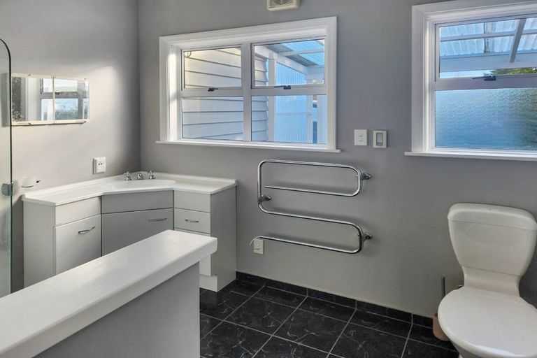 Photo of property in 25 Manuka Street, Stokes Valley, Lower Hutt, 5019