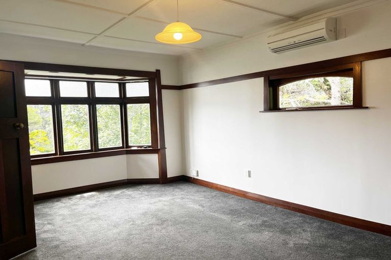 Photo of property in 19 Highbury Crescent, Aro Valley, Wellington, 6012