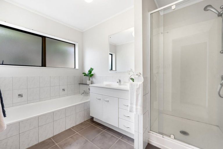 Photo of property in 57 Dalwhinnie Parade, Highland Park, Auckland, 2010