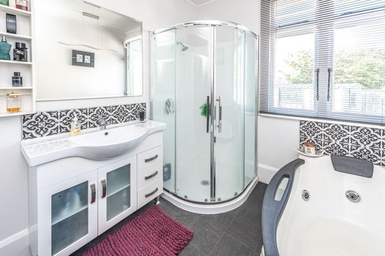 Photo of property in 9 Great North Road, Saint Johns Hill, Whanganui, 4501