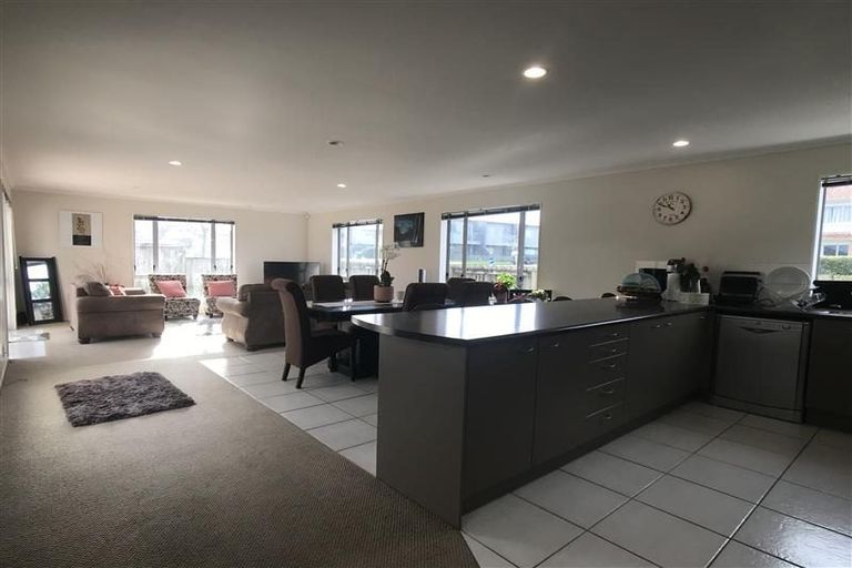 Photo of property in 6 Reefton Place, Flat Bush, Auckland, 2019