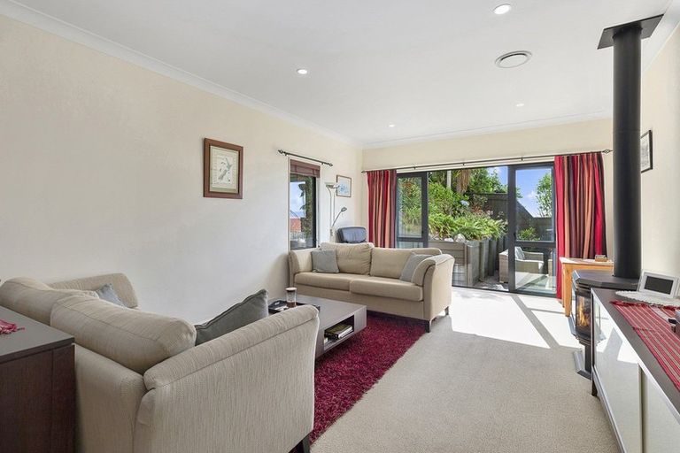 Photo of property in 10 Zetland Street, Highbury, Wellington, 6012