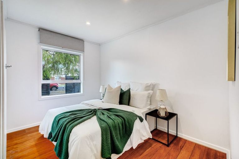 Photo of property in 1/9 Corrella Road, Belmont, Auckland, 0622