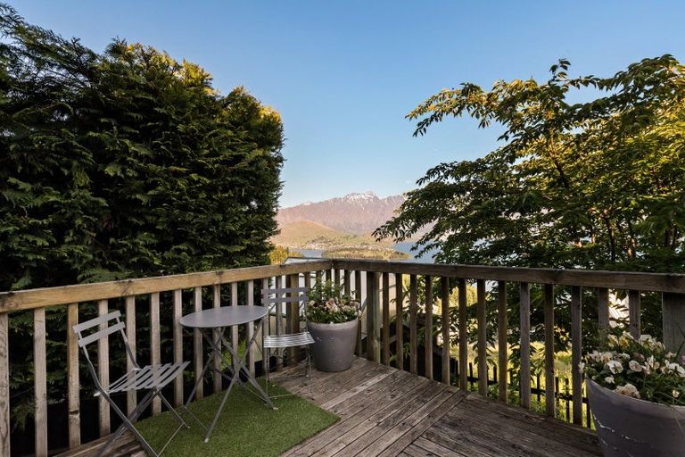 Photo of property in 138a Wynyard Crescent, Fernhill, Queenstown, 9300