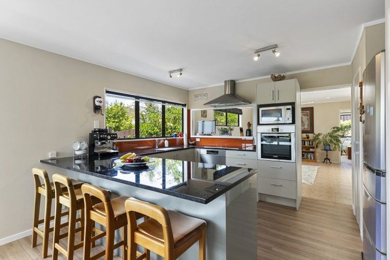 Photo of property in 33 Marina View Drive, West Harbour, Auckland, 0618