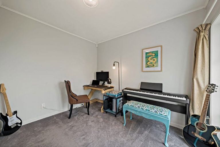Photo of property in 91 Hutchinson Avenue, New Lynn, Auckland, 0600
