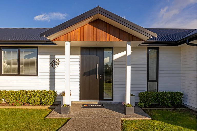 Photo of property in 23 Tarata Grove, Lansdowne, Masterton, 5810