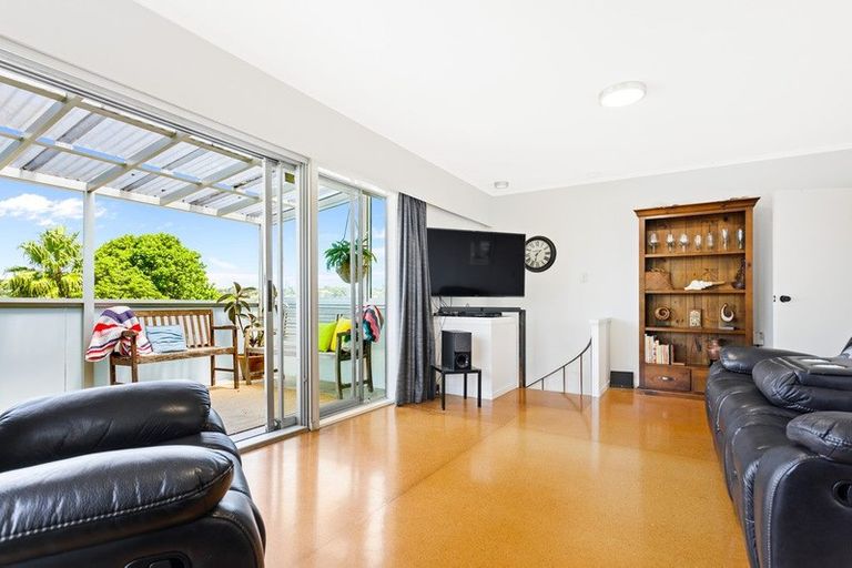 Photo of property in 22 Redwood Drive, Massey, Auckland, 0614