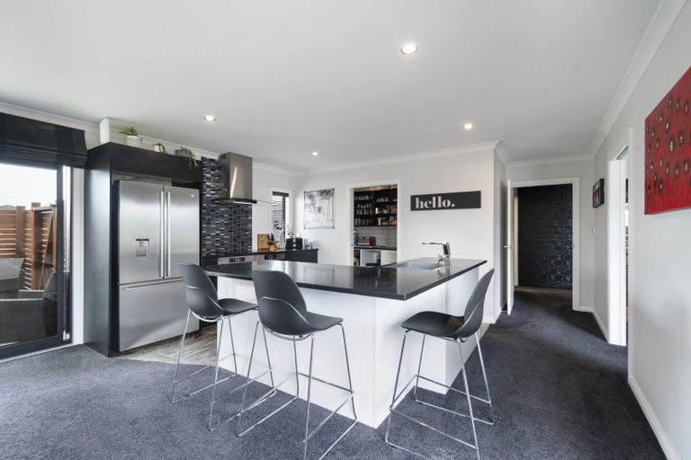 Photo of property in 9 Saint Heliers Grove, Fitzherbert, Palmerston North, 4410