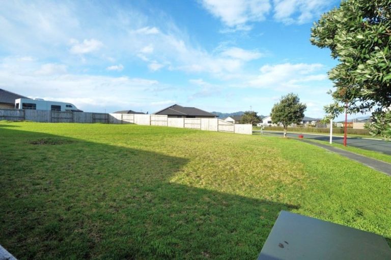 Photo of property in 8 Roto View, One Tree Point, 0118