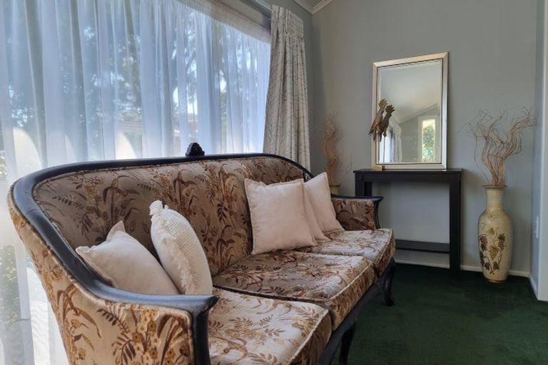 Photo of property in 176 Gossamer Drive, Pakuranga Heights, Auckland, 2010