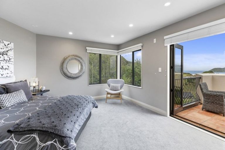 Photo of property in 5 Bunker Way, Strathmore Park, Wellington, 6022