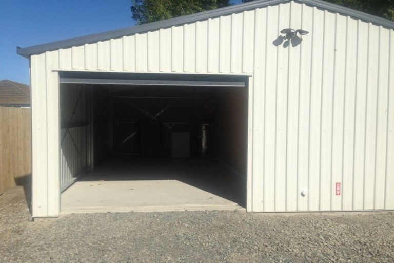 Photo of property in 12 Dickson Crescent, Hornby, Christchurch, 8042