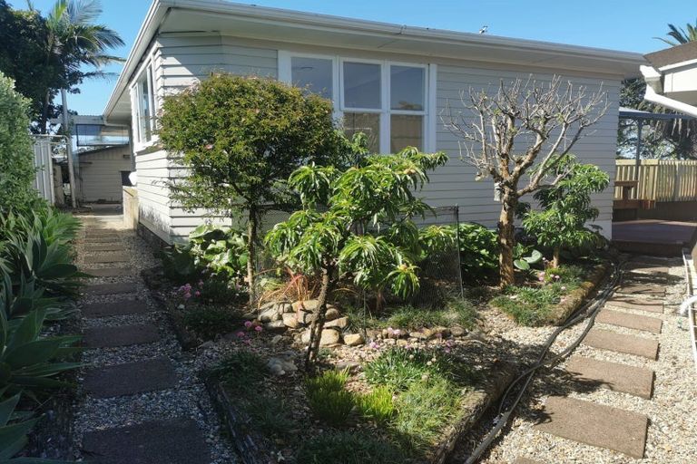 Photo of property in 141 Ennis Avenue, Pakuranga Heights, Auckland, 2010