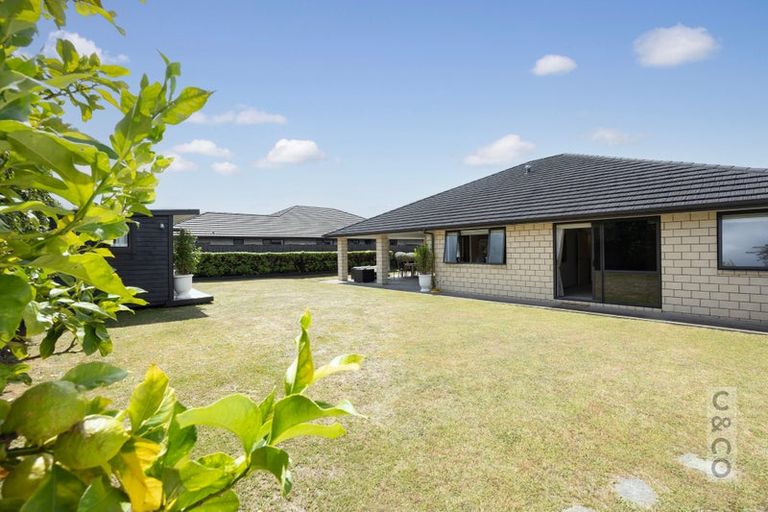 Photo of property in 10 Pohutukawa Parade, Riverhead, 0820