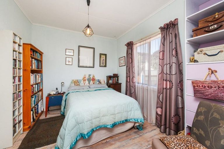 Photo of property in 25 Dahlstrom Grove, Kelvin Grove, Palmerston North, 4414