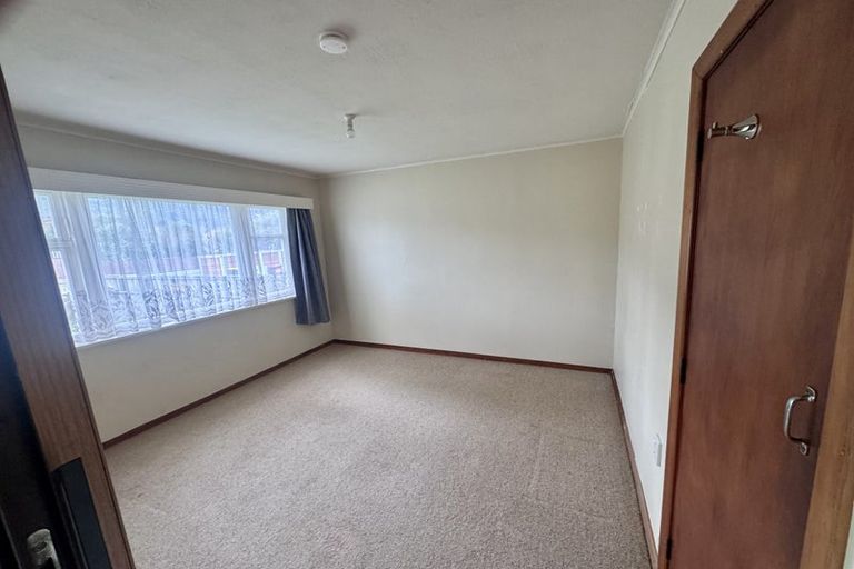 Photo of property in 33 Wellington Road, Wainuiomata, Lower Hutt, 5014