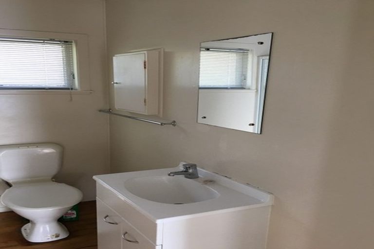 Photo of property in 1/15 Taharoto Road, Takapuna, Auckland, 0622