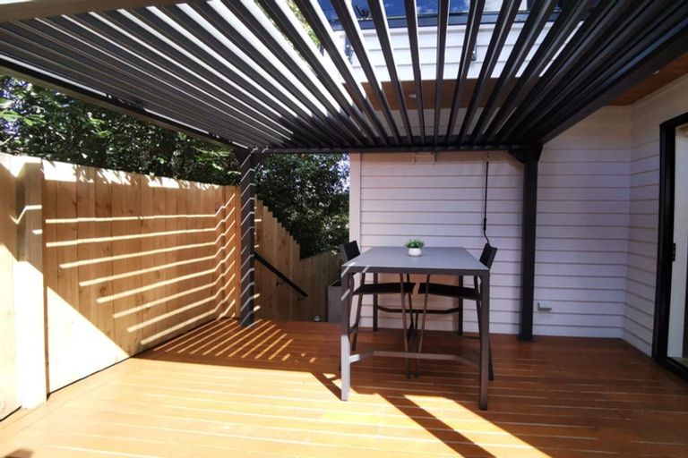 Photo of property in 57e Hogans Road, Glenfield, Auckland, 0629