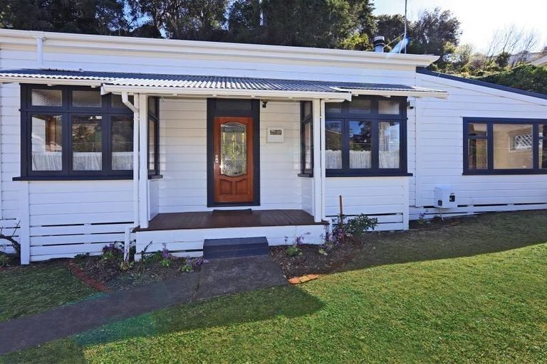 Photo of property in 10 Coote Road, Bluff Hill, Napier, 4110