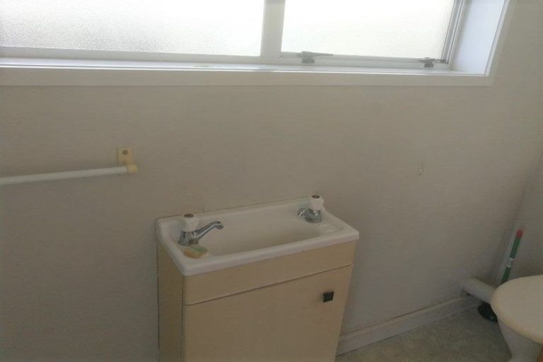 Photo of property in 18 Ramillies Place, Glenfield, Auckland, 0629