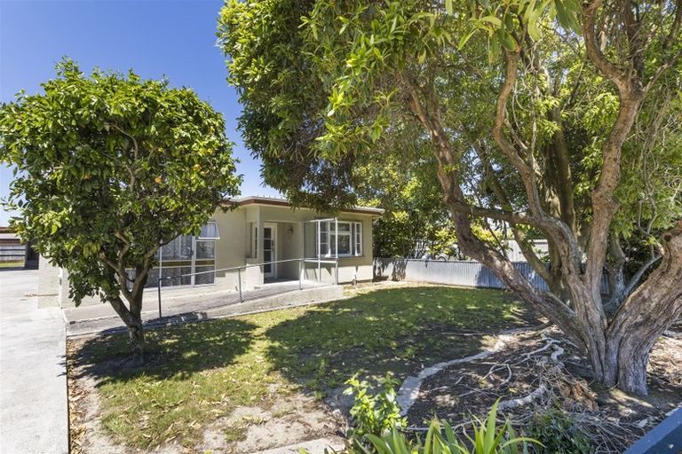 Photo of property in 142 College Street, Awapuni, Palmerston North, 4412