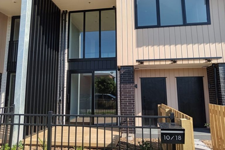 Photo of property in 10/18 Karengo Street, Long Bay, Auckland, 0630
