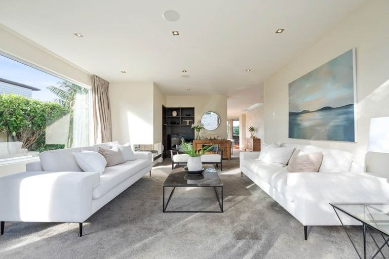 Photo of property in 23 Ocean View Road, Milford, Auckland, 0620