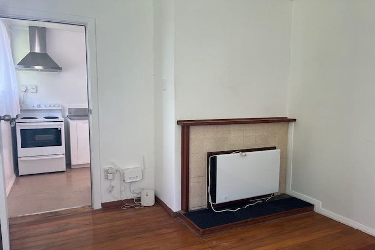 Photo of property in 388-390 George Street, Stokes Valley, Lower Hutt, 5019