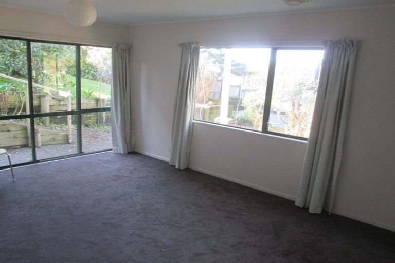 Photo of property in 12a Kiteroa Terrace, Rothesay Bay, Auckland, 0630