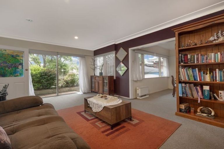 Photo of property in 84 Botany Road, Botany Downs, Auckland, 2010