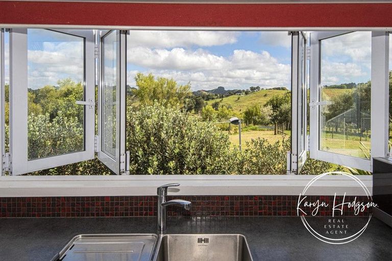 Photo of property in 46 Whakapirau Road, Maungaturoto, 0583