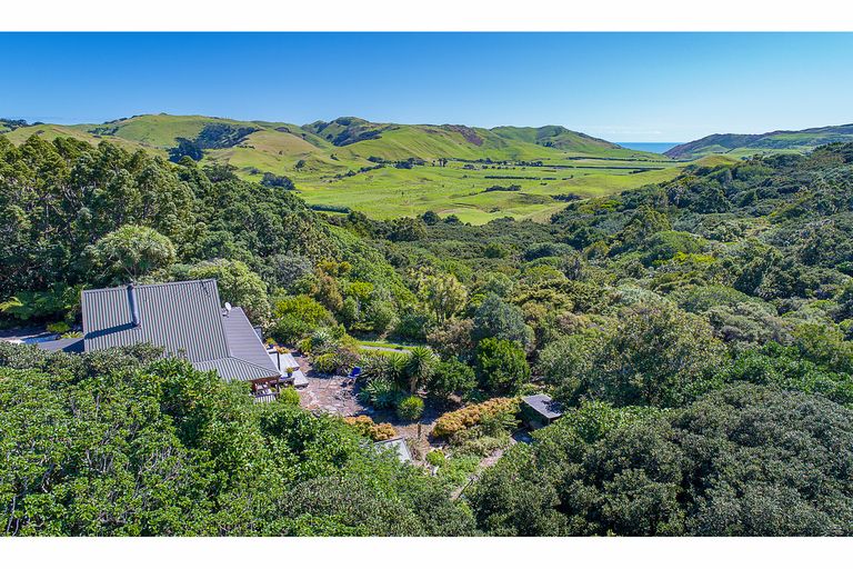 Photo of property in 2409 Awhitu Road, Awhitu, Waiuku, 2684