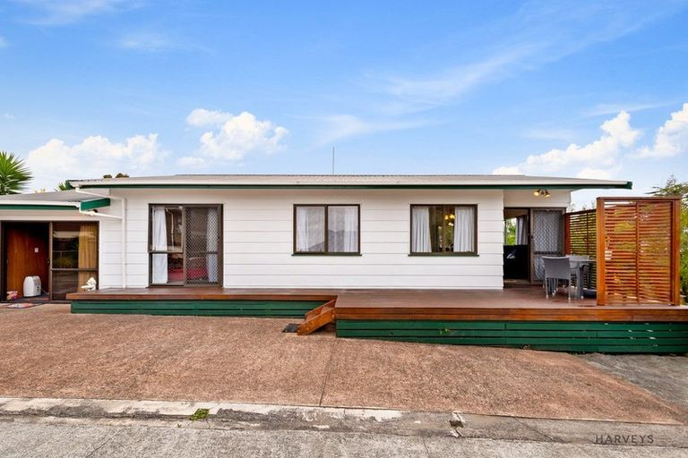 Photo of property in 2/42 Godley Road, Green Bay, Auckland, 0604