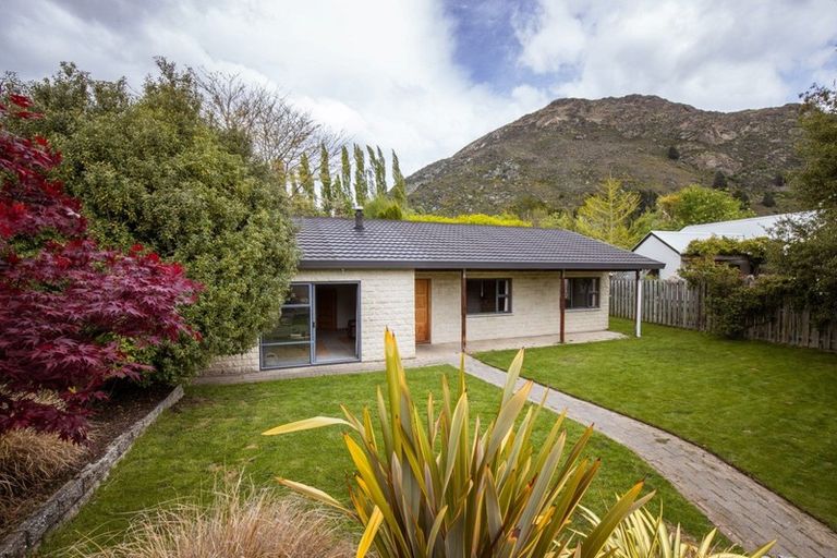 Photo of property in 44 Remarkables Crescent, Frankton, Queenstown, 9300