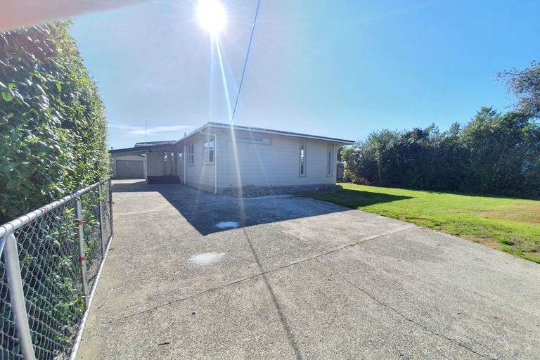 Photo of property in 32 Tararua Terrace, Cloverlea, Palmerston North, 4412
