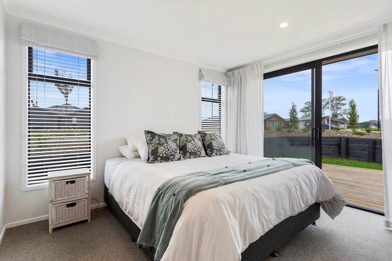 Photo of property in 2 Routeburn Lane, Karaka, 2124