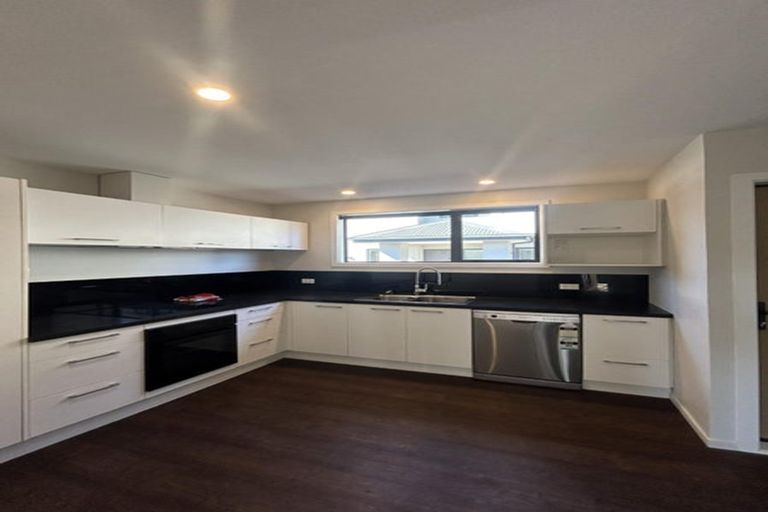 Photo of property in 135 Queenspark Drive, Parklands, Christchurch, 8083