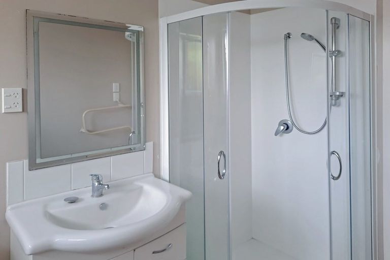 Photo of property in 2/13 Bowen Street, Upper Riccarton, Christchurch, 8041