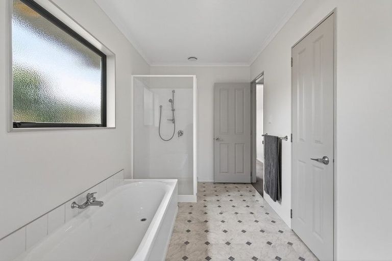 Photo of property in 6a Ranginui Road, Welcome Bay, Tauranga, 3112