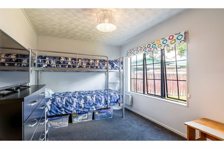 Photo of property in 7 Imperial Place, Henderson, Auckland, 0612