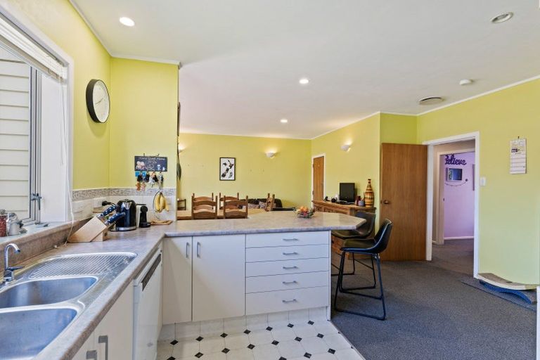 Photo of property in 12 Beaumont Crescent, Frankleigh Park, New Plymouth, 4310