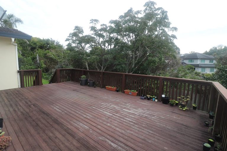 Photo of property in 16 Crimson Park, Oteha, Auckland, 0632