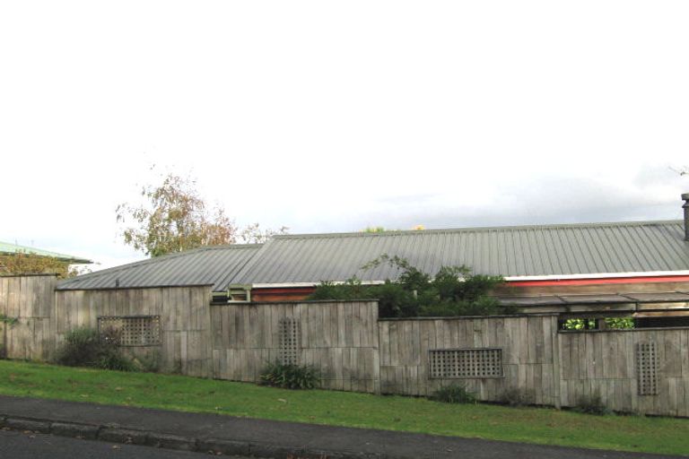 Photo of property in 120 Tiroroa Avenue, Te Atatu South, Auckland, 0610