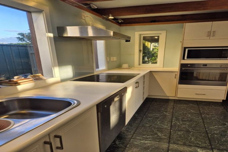 Photo of property in 39 Lucknow Terrace, Khandallah, Wellington, 6035