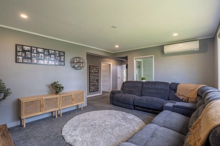 Photo of property in 2656 South Head Road, South Head, Helensville, 0874