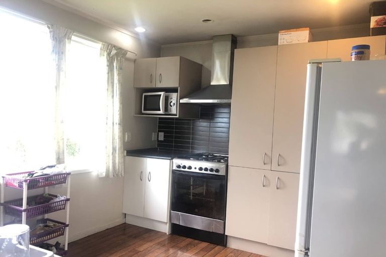 Photo of property in 14a Target Road, Totara Vale, Auckland, 0629